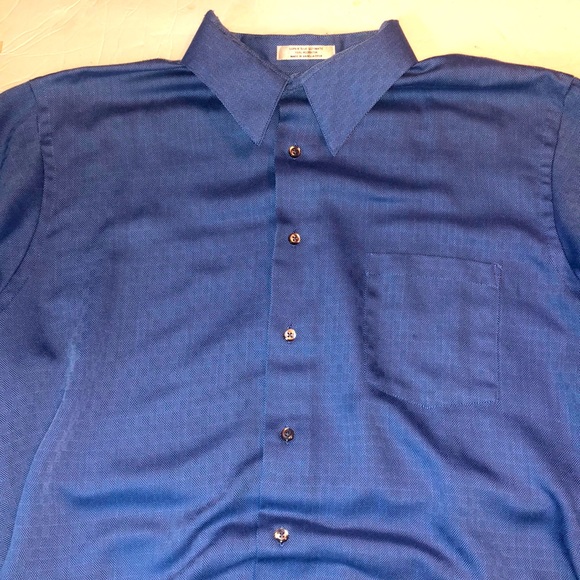 Van Heusen Men’s Button Down Size XL 17 (36/37) - Picture 1 of 7